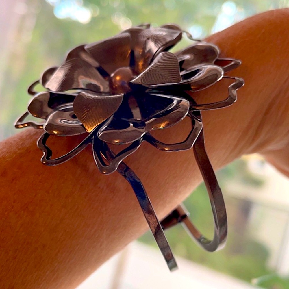 Lucky Metal Flower Bracelet Hinge Open Double Bar